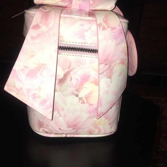BETSEY JOHNSON Puffy Bow Train Case (Blush Floral) - Picture 5 of 9